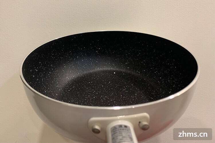 使用铁锅需要注意什么？如何清除铁锅异味？
