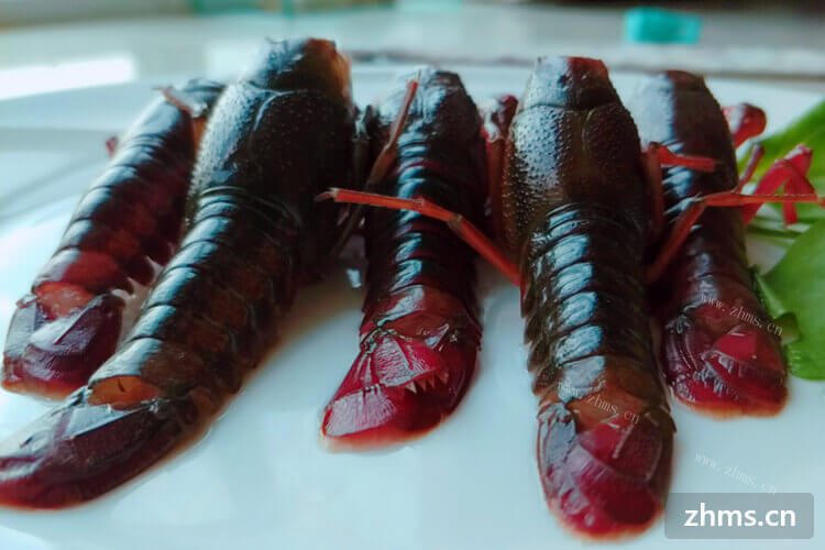 最近到了吃大龙虾的季节，好想知道蒜蓉淸蒸大龙虾是怎么做的呢？