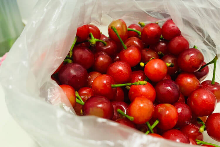 买了一箱樱桃，请问下樱桃能放冰箱保存多久？