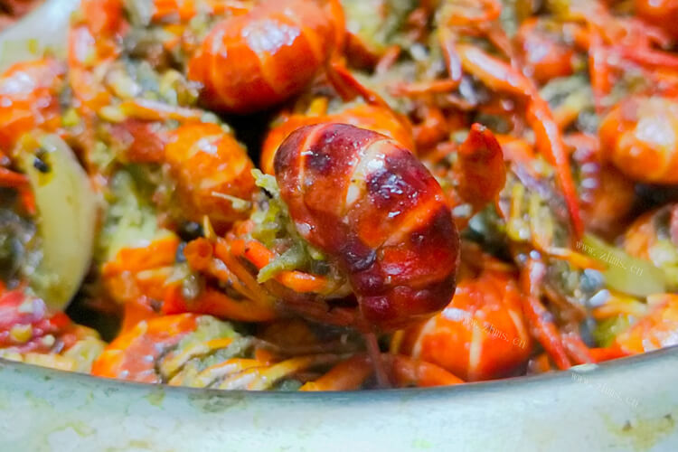 我们都爱吃白虾和青虾，却不知道白虾和青虾的区别在哪里？