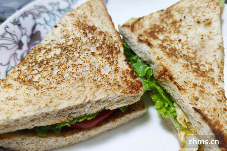 早餐喜欢吃三明治，对于早餐三明治配什么有营养？