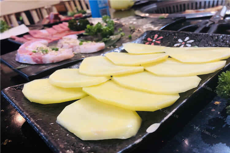 切土豆丝怎么样才能切的比较薄一点，土豆丝切法有没有什么小技巧