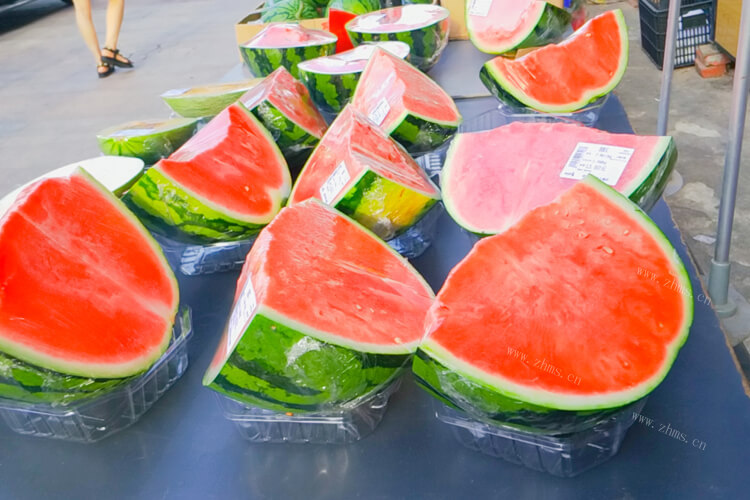 想买一些西瓜，甜王西瓜怎么快速辨认生与熟？
