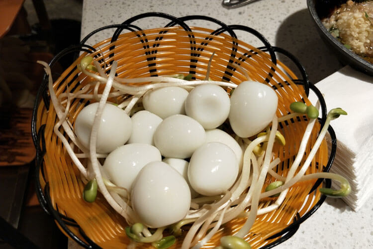 想吃蛋炒饭，你们说鸽子蛋鹌鹑蛋大小对比谁比较好？