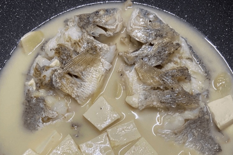 浓白黄翅鱼豆腐汤的做法，鲜香可口适合各类人群食用