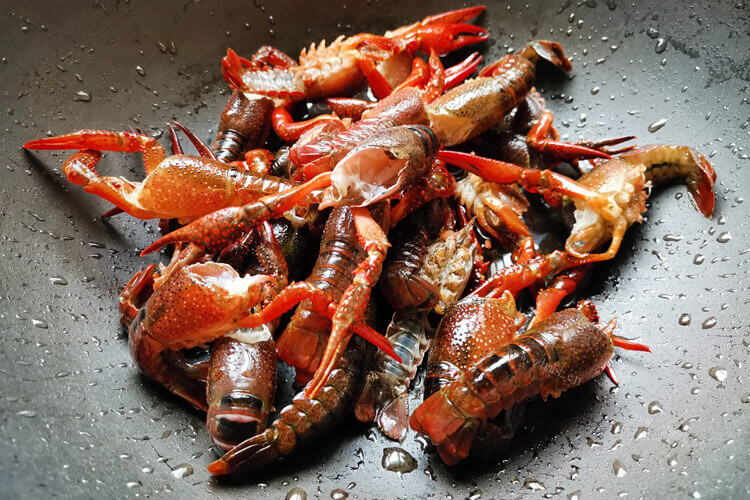 想炒小龙虾吃，腥味太重了，想知道炒小龙虾怎么去腥？