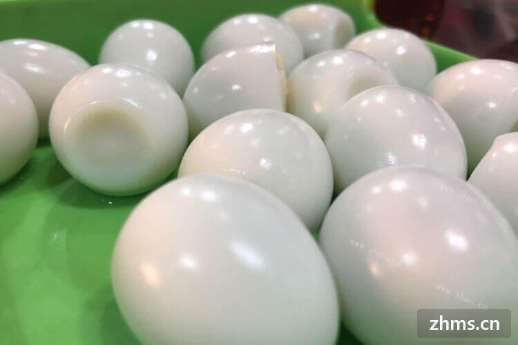 买了一些鹌鹑蛋，请问鹌鹑蛋可以炒什么菜吃？