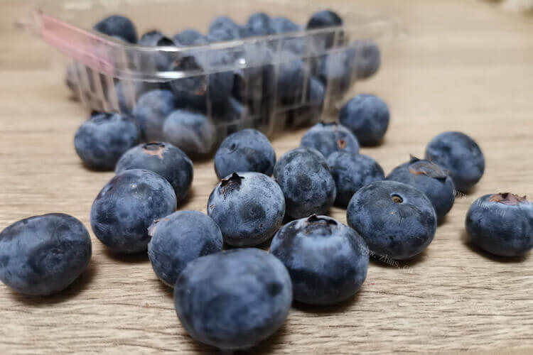 买了一箱蓝莓，蓝莓冷冻可以放多久？