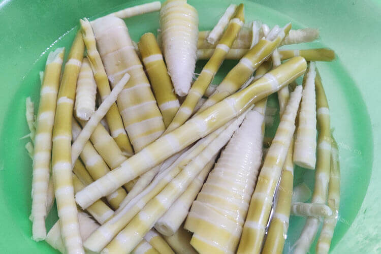 我特别喜欢吃竹笋，但吃的竹笋有的有涩味，请问竹笋的涩味是怎么