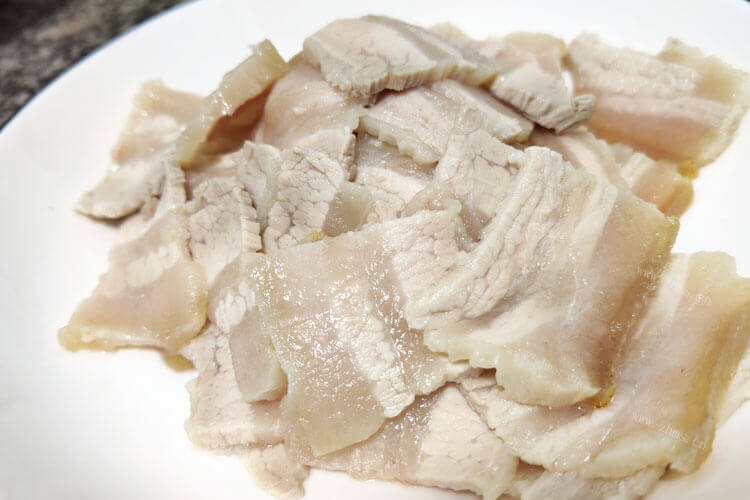 我想请问一下，包猪肉馅选择前腿肉还是五花肉？