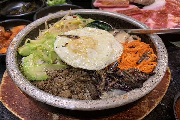 石锅拌饭很好吃，一般泰熙家传统石锅拌饭里面有什么呢？