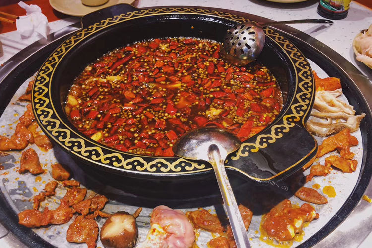 腌了很多酸菜，酸菜火锅怎么做才会好吃？