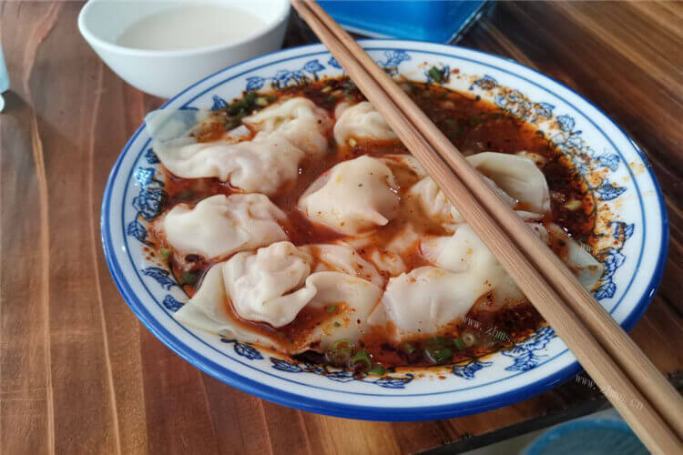 很喜欢吃馄饨，好奇猪肉加鸡肉馄饨馅怎么调好吃?