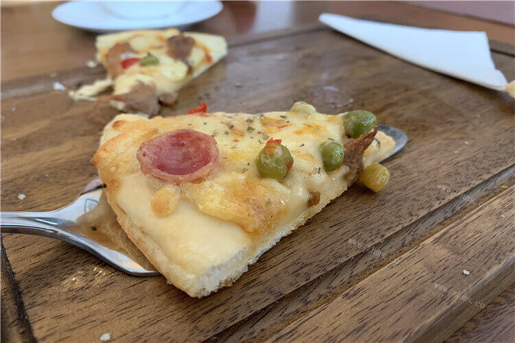 海绵底披萨是什么样的，和双层披萨哪个好吃？