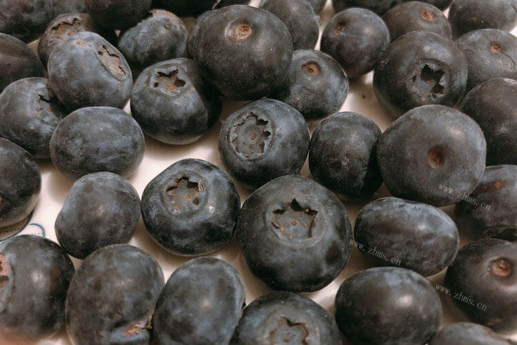 我想买一下蓝莓，蓝莓大颗粒小颗的区别有什么呢？