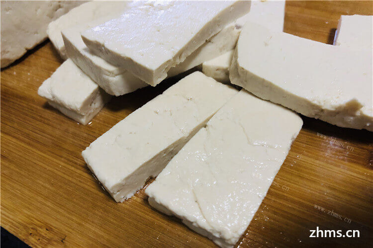 家里买了很多冻豆腐，请问冻豆腐怎么做比较好吃呢？