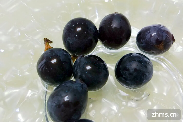 最近想了解一下葡萄，想问一下最贵的八种葡萄？