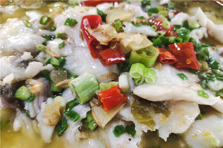 酸菜鱼中不可或缺的就是酸菜，四川酸菜鱼酸菜讲究哪些呢？