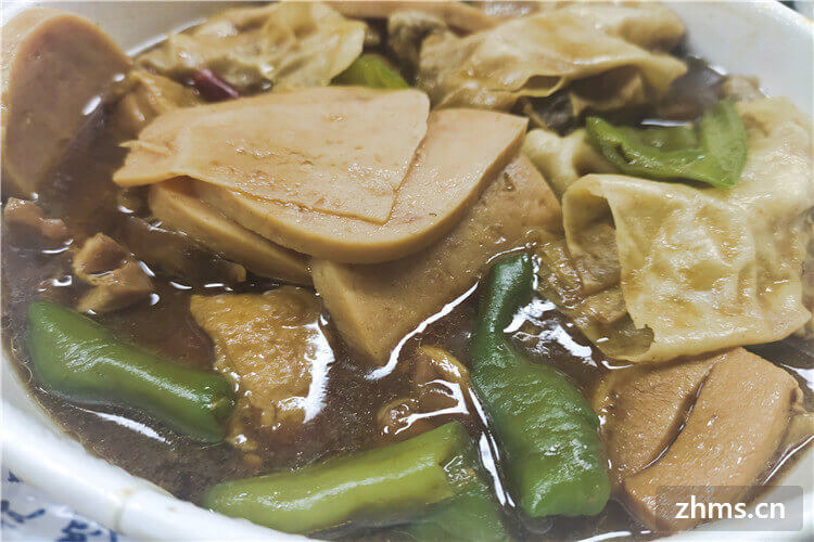 黄焖鸡可以加什么配菜在里面 黄焖鸡可以加什么配菜在里面