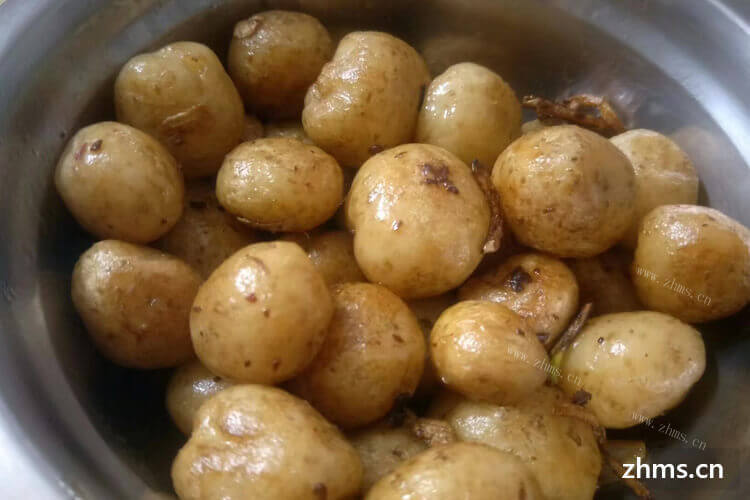 土豆去皮后就容易变色，土豆去皮冰冻可以保存吗？