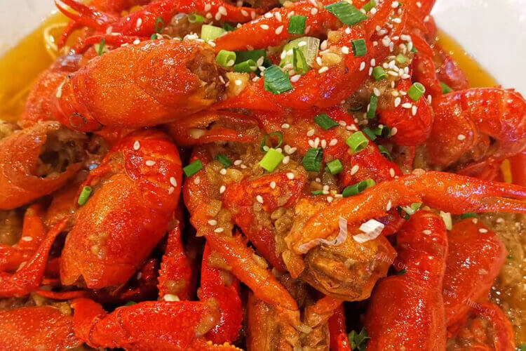 最近夜宵吃很多小龙虾，问一下小龙虾是湖南还是湖北产的？