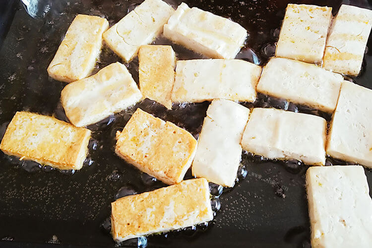 豆腐的烹饪方法多种多样，卤水豆腐是老豆腐还是嫩豆腐呢？