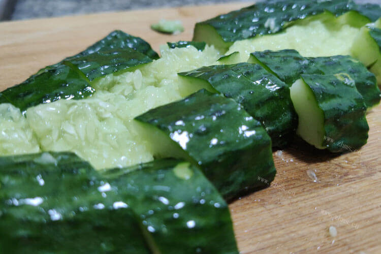 腌好的黄瓜怎么保存，在腌黄瓜的时候可以放入一些小米辣吗？