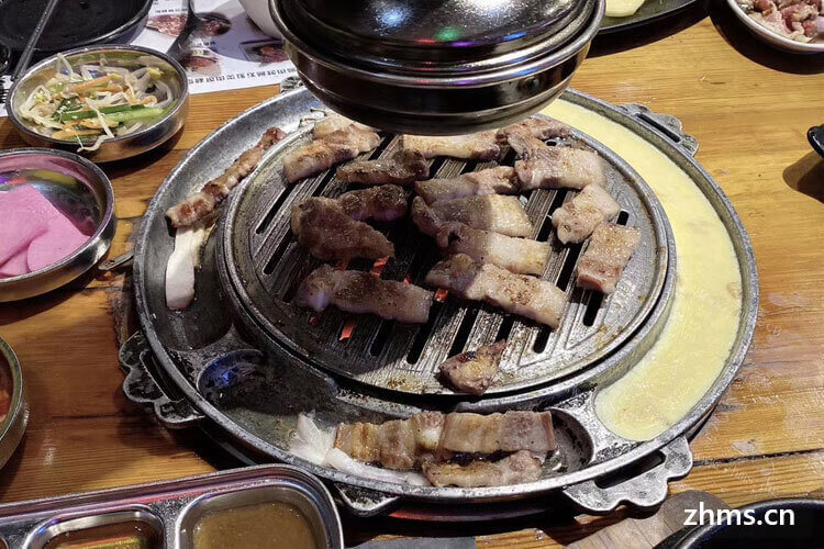 杭州韩式自助烤肉加盟，应该怎样选用服务员？