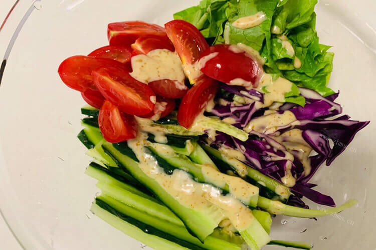 想自己做蔬菜沙拉，能做蔬菜沙拉的蔬菜有哪些？