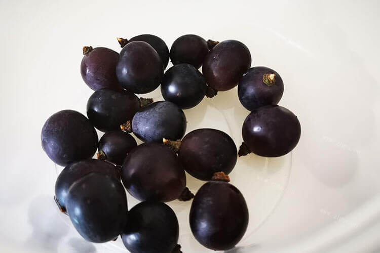 晴王葡萄的颗粒特别大，一串晴王葡萄多少斤？