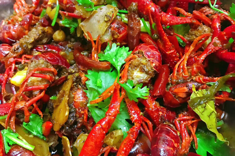 爆炒小龙虾挺好吃的，想问xia怎么选小龙虾肉质好呢？