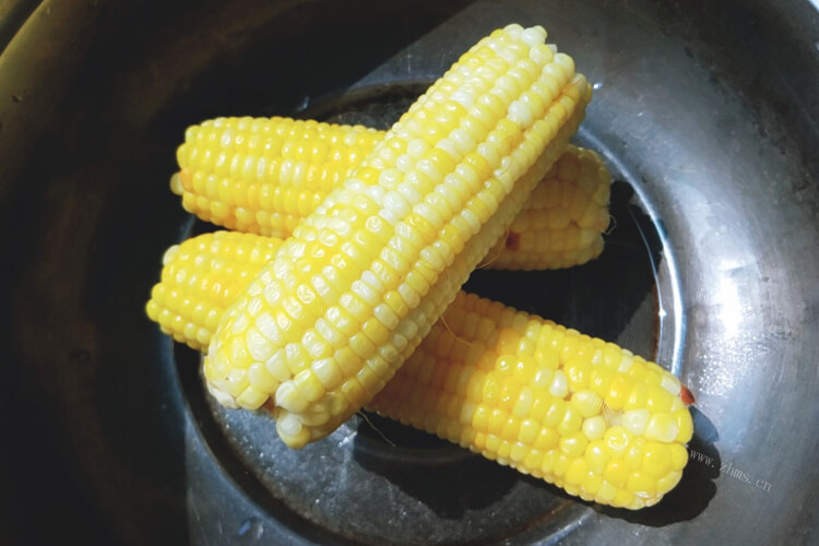 买了一些玉米炖骨汤，玉米腿骨汤怎么做？