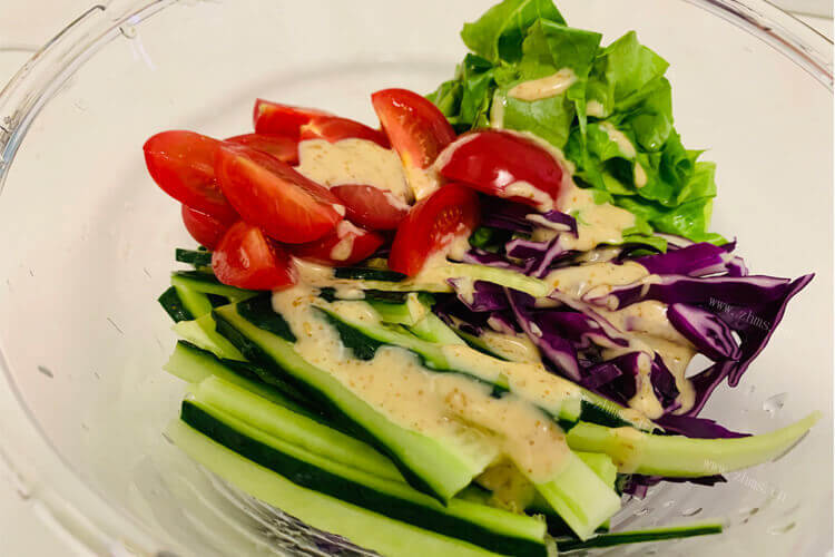 想要自己做蔬菜沙拉，请问蔬菜沙拉里面有哪些菜可以生吃？