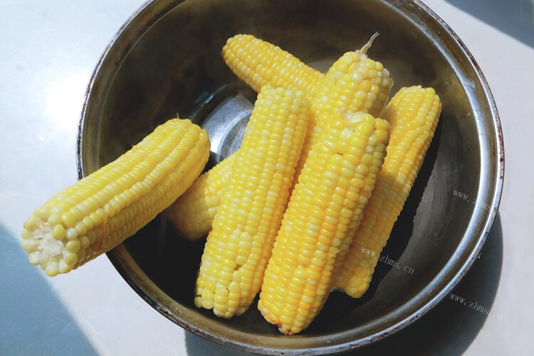 摘了一点玉米黄豆，玉米黄豆红萝卜排骨汤怎么做香味比较好？