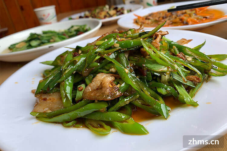 想要加盟饭店，请问周三丰爆炒川菜加盟费一般是多少？