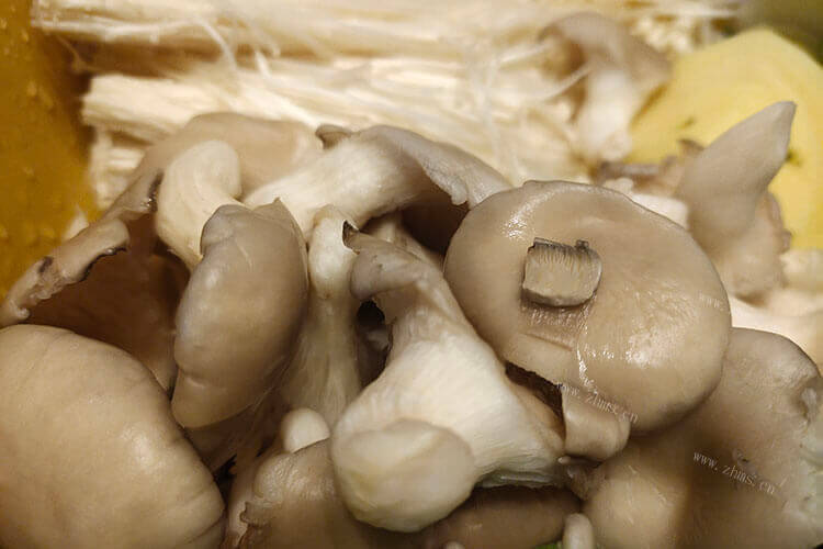 蘑菇奶油土豆浓汤的