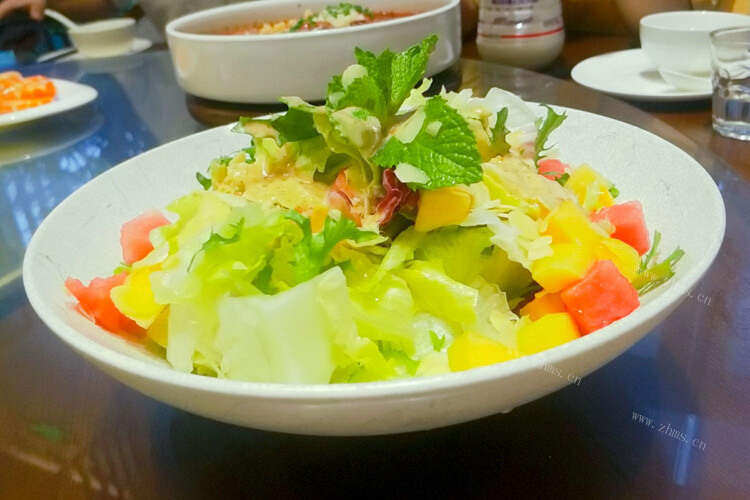 适合做酸奶水果沙拉的水果有哪些呢？晚餐吃水果酸奶