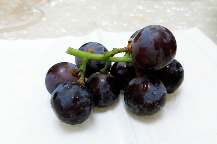 看见超市卖的葡萄挺多的，葡萄的种类有哪些品种是比较好吃的呢？