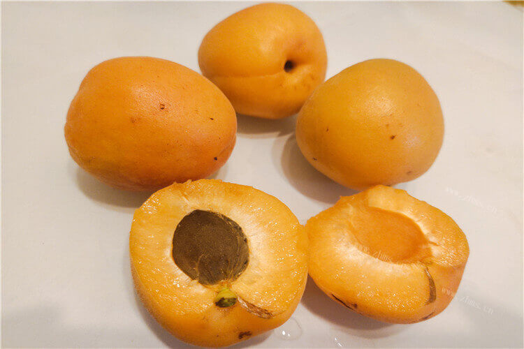 杏子也是有果皮的，杏子皮能吃吗？