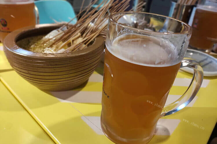 重庆啤酒和青岛啤酒哪个度数高，哪个比较受欢迎