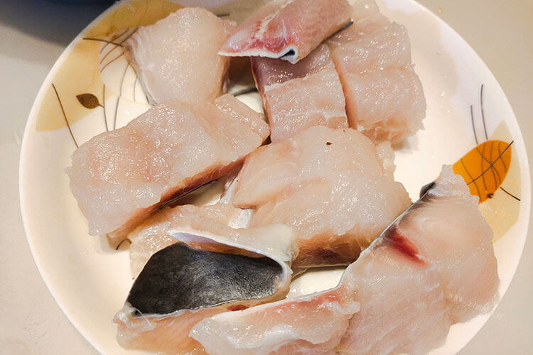 买了一些巴沙鱼，请问怎样使用巴沙鱼烧酸菜鱼？