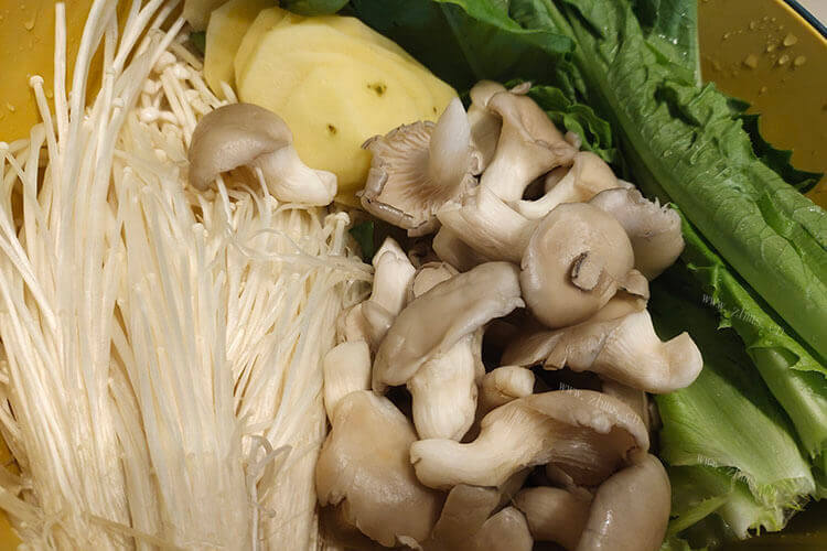 金针菇的吃法其实很多，我想问一下金针菇怎么做才能好吃呢？