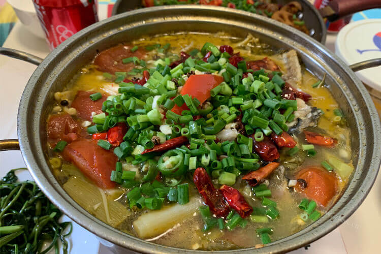 自己在家做一碗麻辣爽口的酸菜鱼再爽不过，四川做酸菜鱼的酸菜怎么泡？