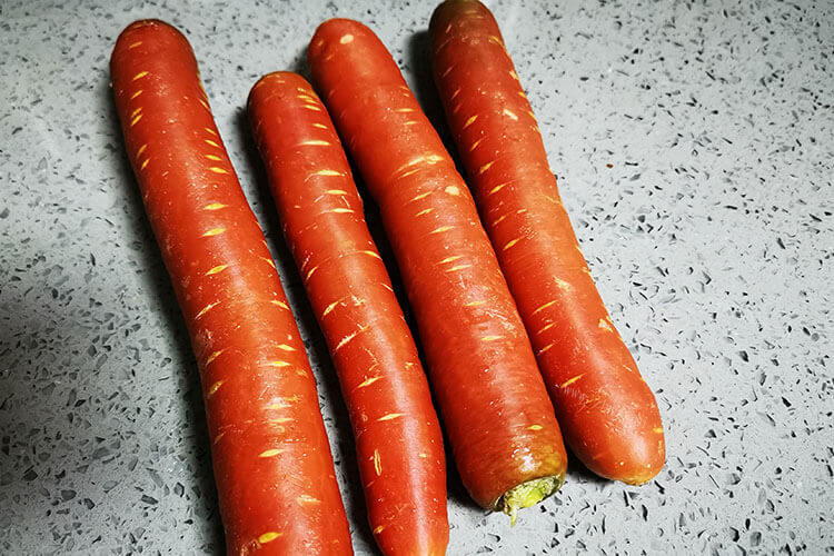 想买一些胡萝卜，请问胡萝卜和黄胡萝卜有什么区别？