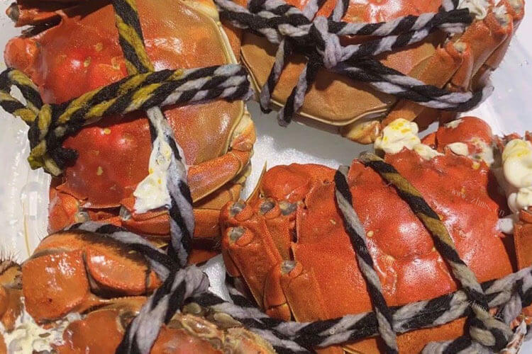 阳澄湖大闸蟹是非常出名的美食，阳澄湖大闸蟹8月份哪里买？