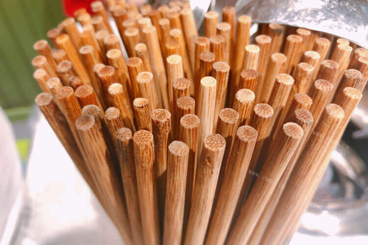 想买一双耐用的筷子，铁木鸡翅木筷子哪个好？