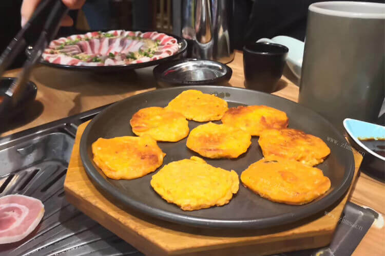 想吃葱花饼，谁知道烤箱葱花饼的家常做法是什么？