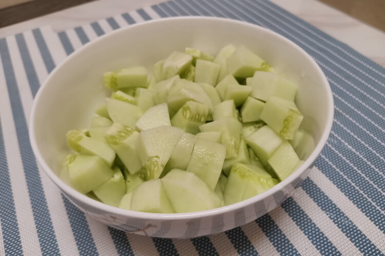 家常凉拌黄瓜，应该是拍黄瓜还是切黄瓜？
