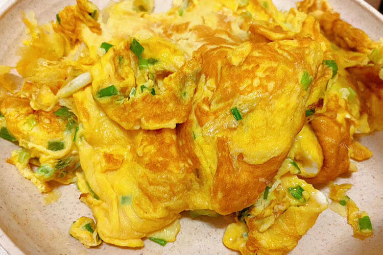 紫甘蓝炒鸡蛋，紫甘蓝和鸡蛋为什么变蓝呢？