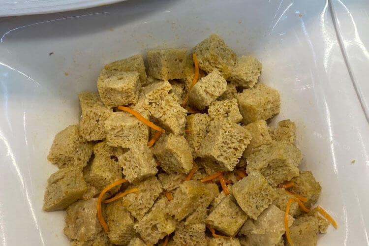 刚买了一些豆腐回来，家常炖豆腐怎么做比较好吃？